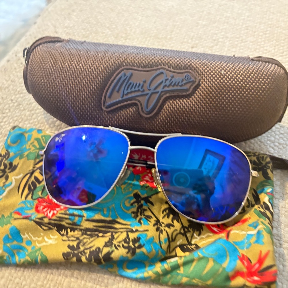 Maui Jim Blue Mirror Aviator Sunglasses with original case and sleeve